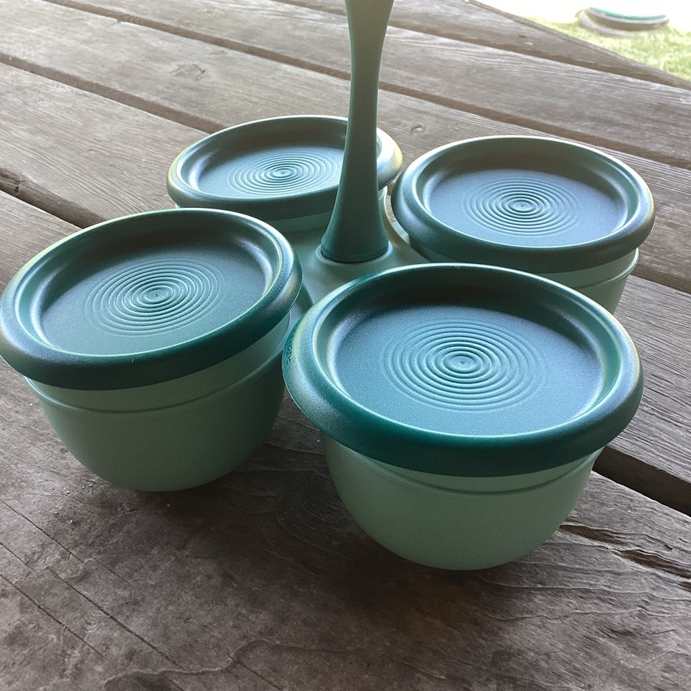 Tupperware Condiment server in green